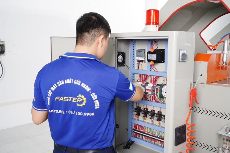 máy cắt nhôm 2 đầu mâm xoay